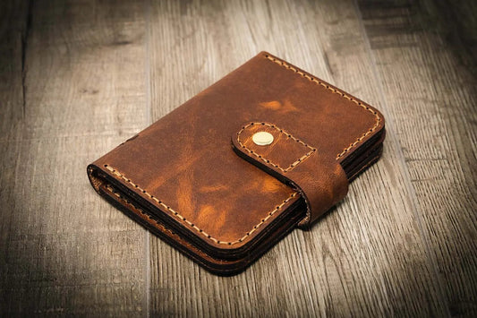 Badge Vertical Wallet - Chestnut