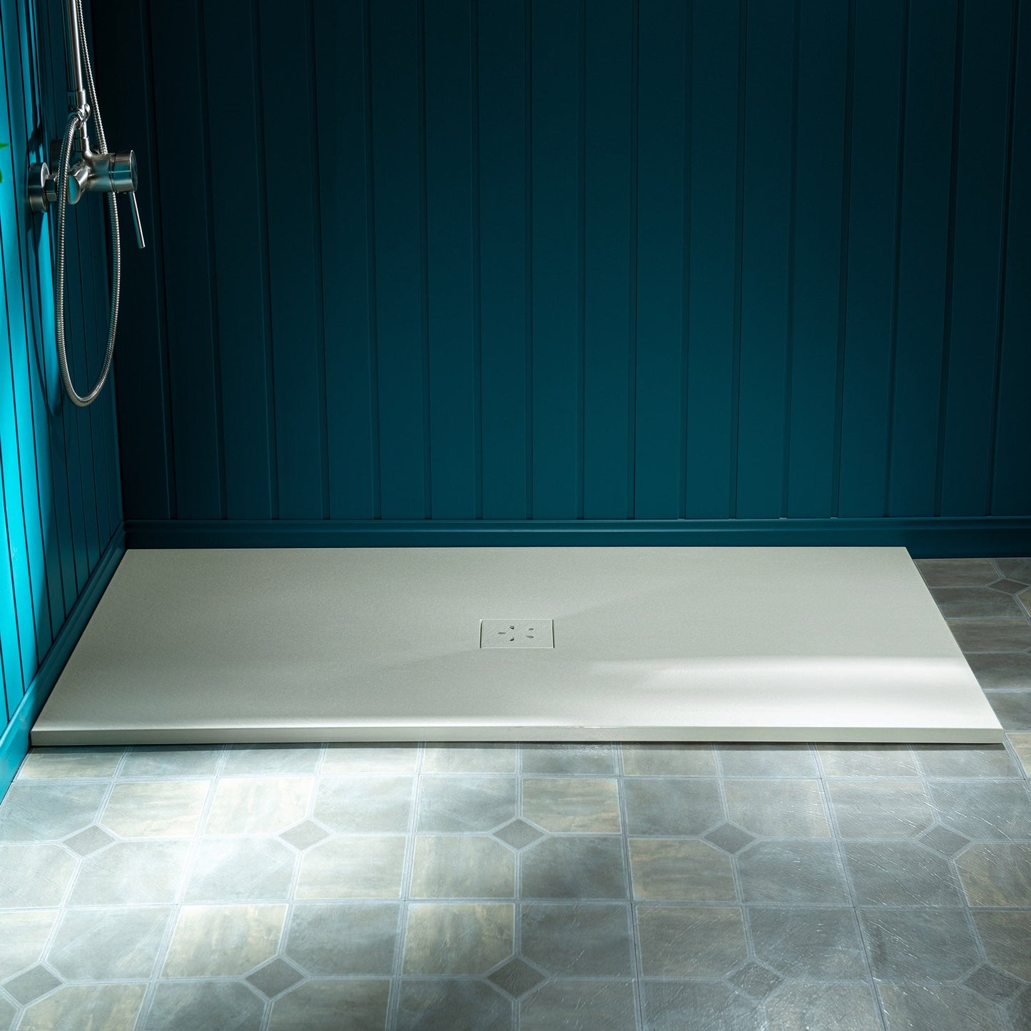 WOODBRIDGE 47.75-in L x 32-in W Zero-Threshold End-Drain Shower Base with Center Drain Placement, Matching Decorative Drain Plate and Tile Flange, Wheel Chair Access, Low Profile