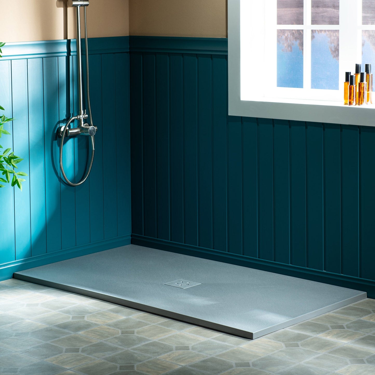 WOODBRIDGE 47.75-in L x 32-in W Zero-Threshold End-Drain Shower Base with Center Drain Placement, Matching Decorative Drain Plate and Tile Flange, Wheel Chair Access, Low Profile