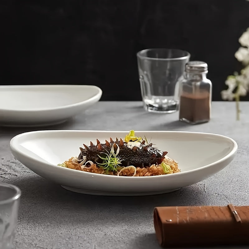 Sleek Oval Ceramic Plate Perfect for Any Meal
