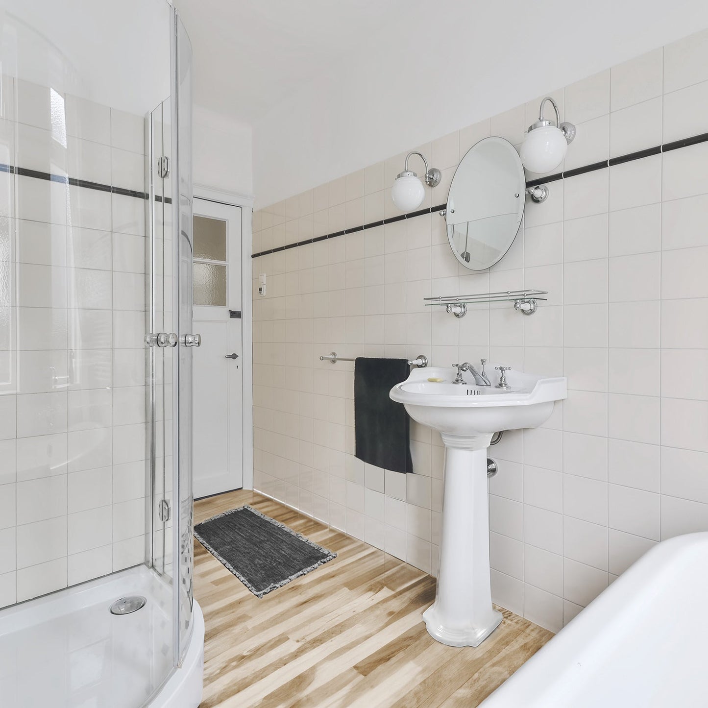 Isabella Collection Traditional Pedestal with an Integrated small oval bowl,Backsplash, Dual Soap Ledges, Decorative Trim and Overflow