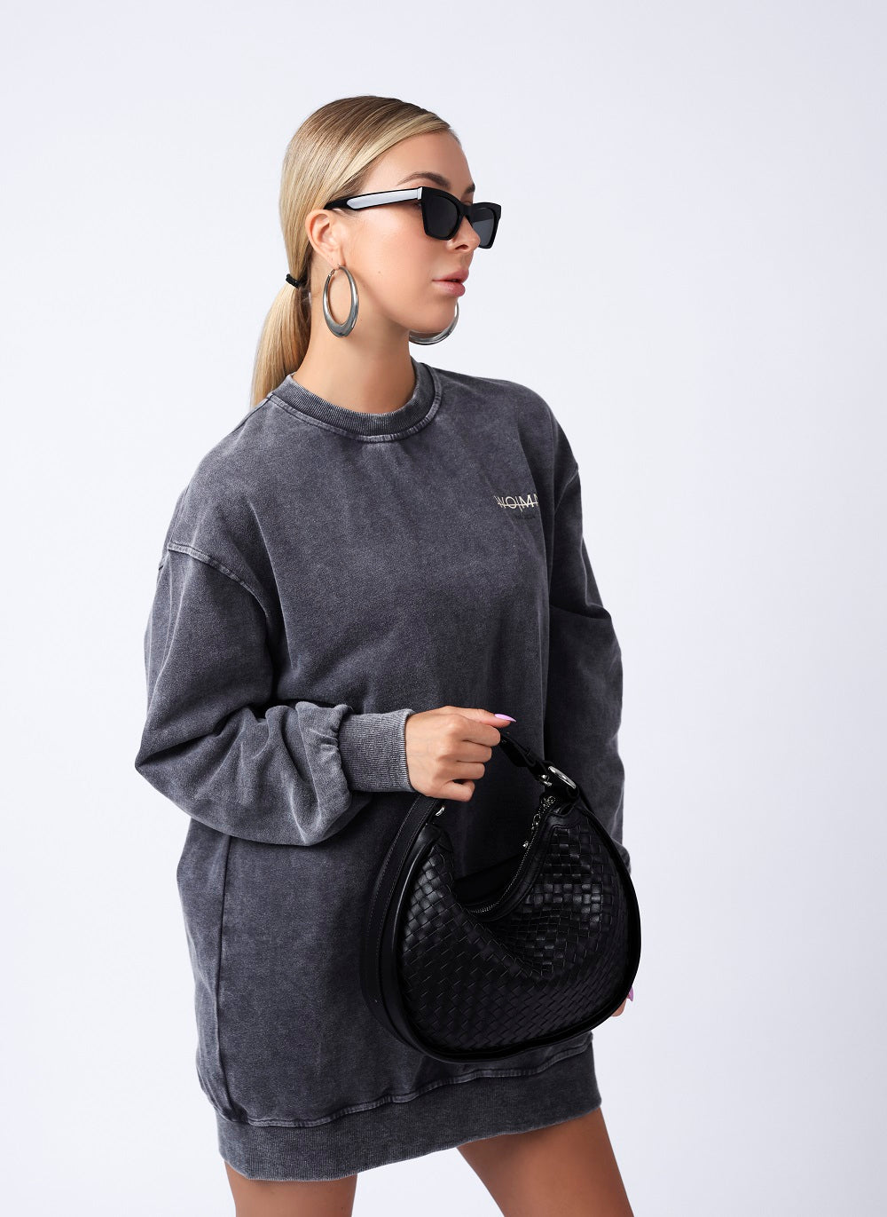 WO|MN Bold and sleek high quality square acetate frame sunglasses- black