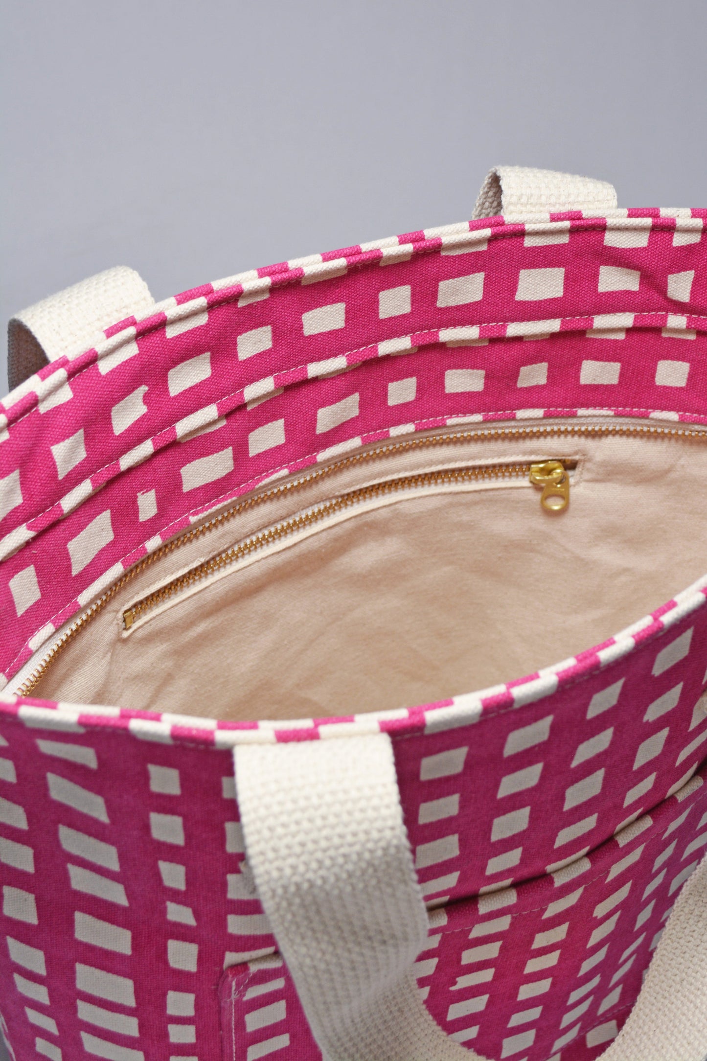 Grid Carry All Tote