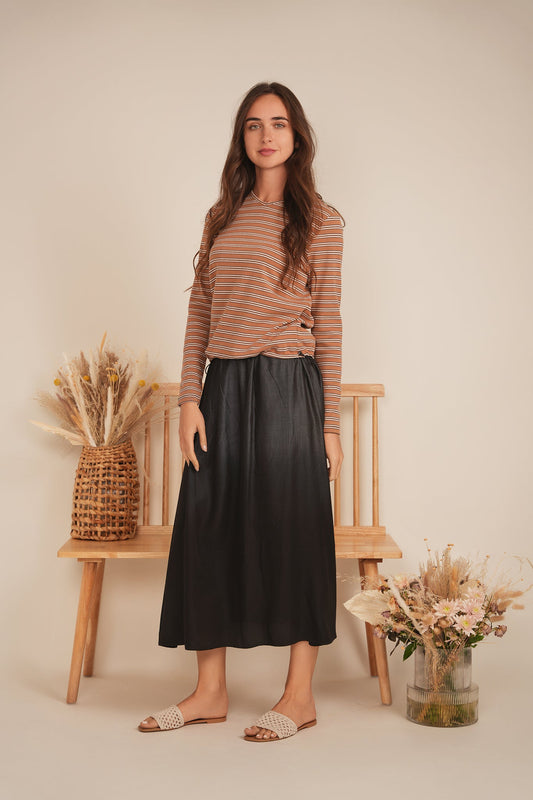 Ribbed Striped V Neck Tee With Bungee Rope