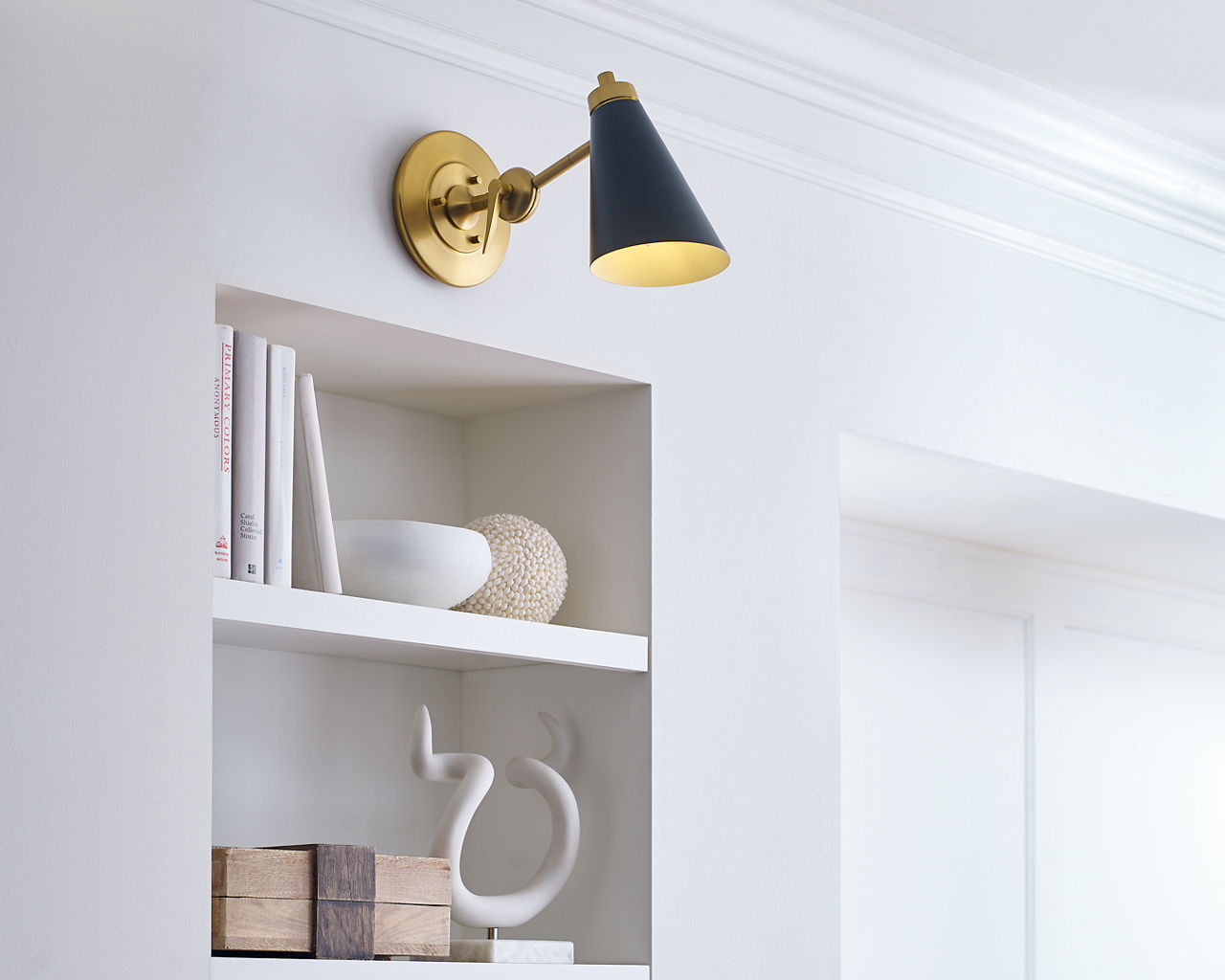 Signoret Task Sconce