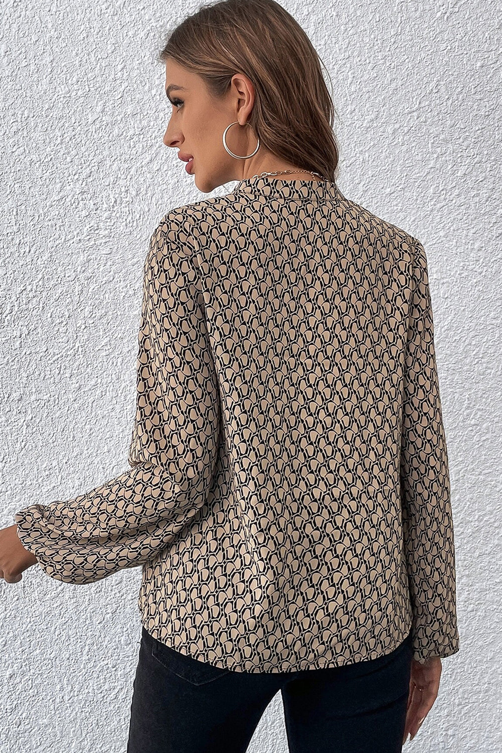 Green Geometric Print Blouse with Notched Neck and Long Sleeves