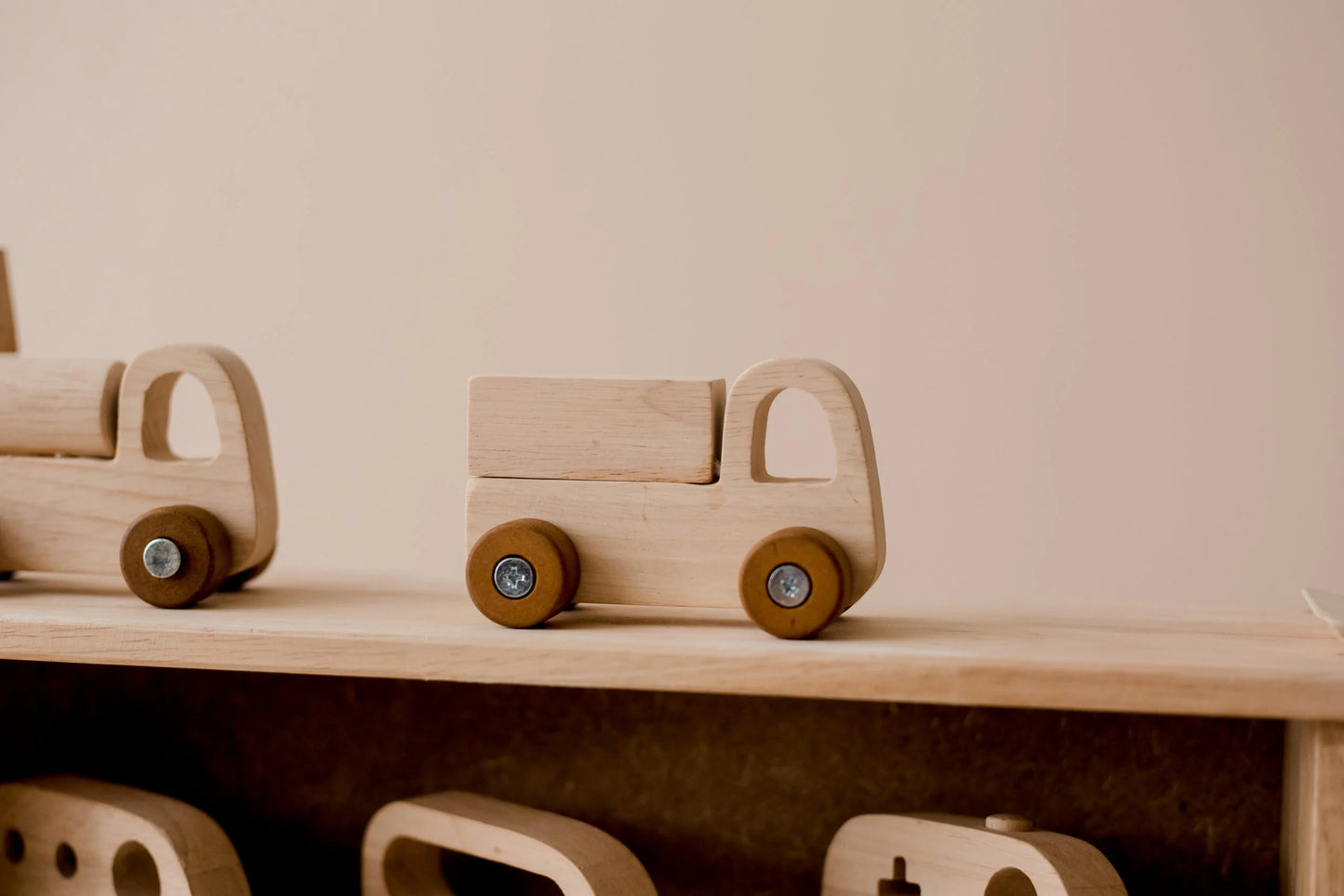 QToys Australia (USA) Vehicle Play Set | Kitchen + Metal