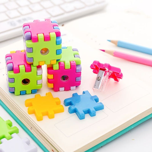 2pcs New Creative Building Blocks Children's Pencil Sharpener Manual Circle Pencil Sharpener Cartoon Rubik's Cube Elementary School Students Use Children's Manual Pencil Sharpener Stationery