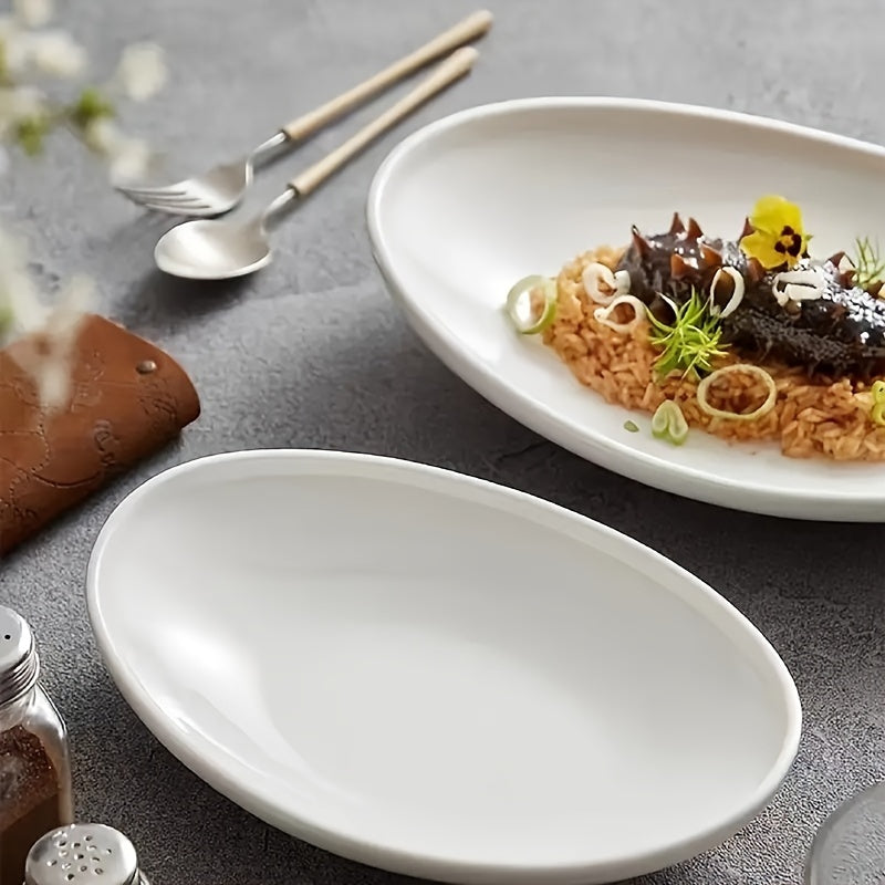 Sleek Oval Ceramic Plate Perfect for Any Meal