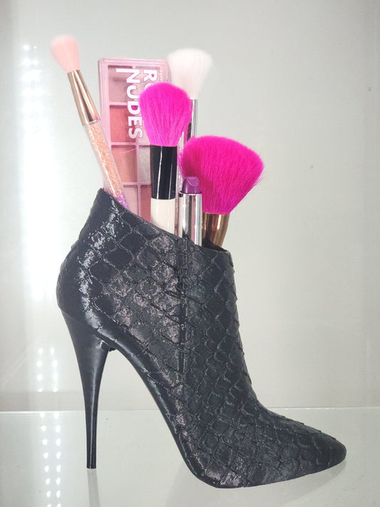 Glam High Heel Brush Holder – Stylish Makeup Organizer