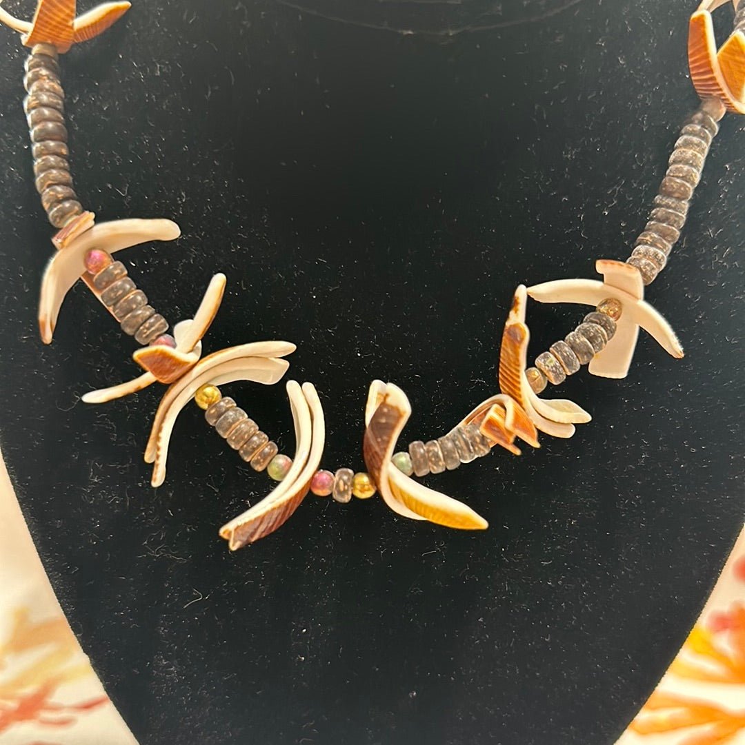 Vintage Cut Sliced Shell Necklace - Elegant Ocean-Inspired Jewelry