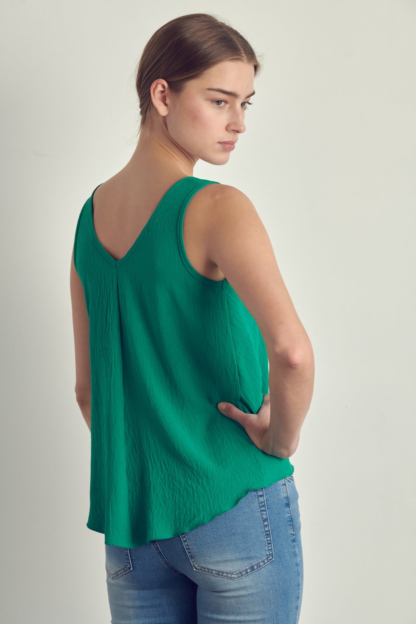 V-neck Sleeveless Knotted Front Hi-Low Top | Kitchen + Metal