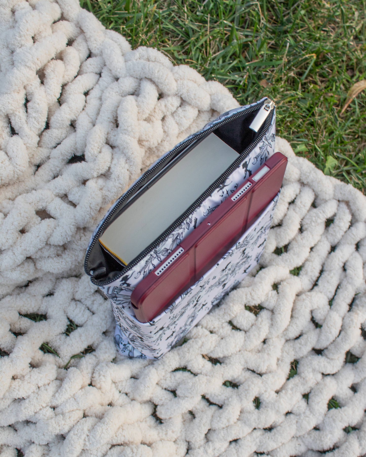 Meaggie Moos - Book / Tablet Sleeve | Ivory Swords