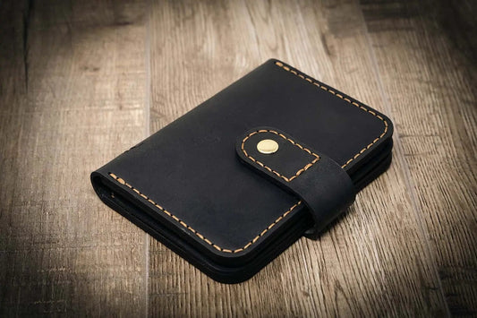 Badge Vertical Wallet - Black