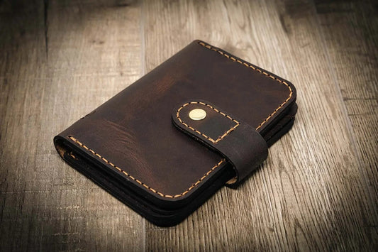 Badge Vertical Wallet - Walnut
