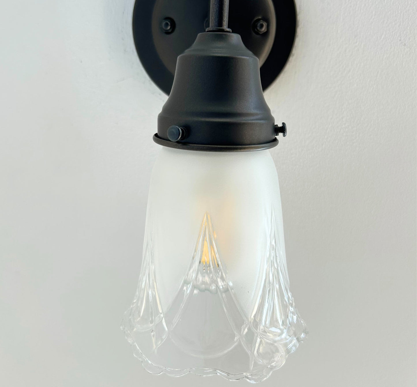 Victorian Scalloped Frost and Clear Wall Sconce