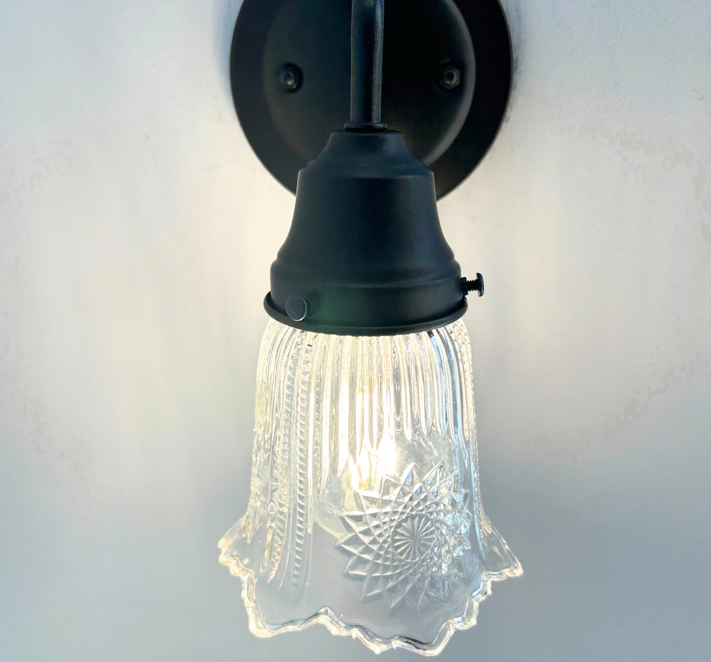 Antique Diamond Floral Flare Wall Sconce Light
