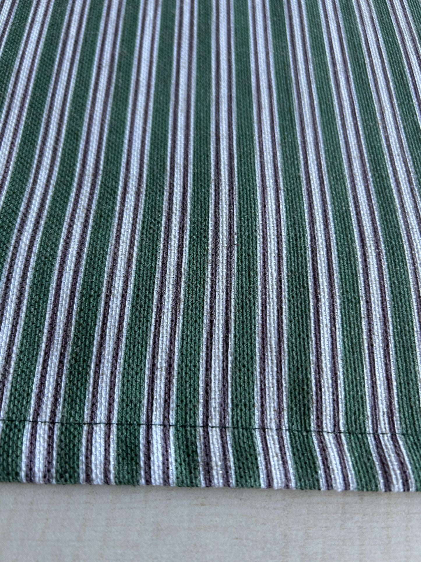 Fox Trot Pattern Linen-Feel Runner, Christmas Decorating