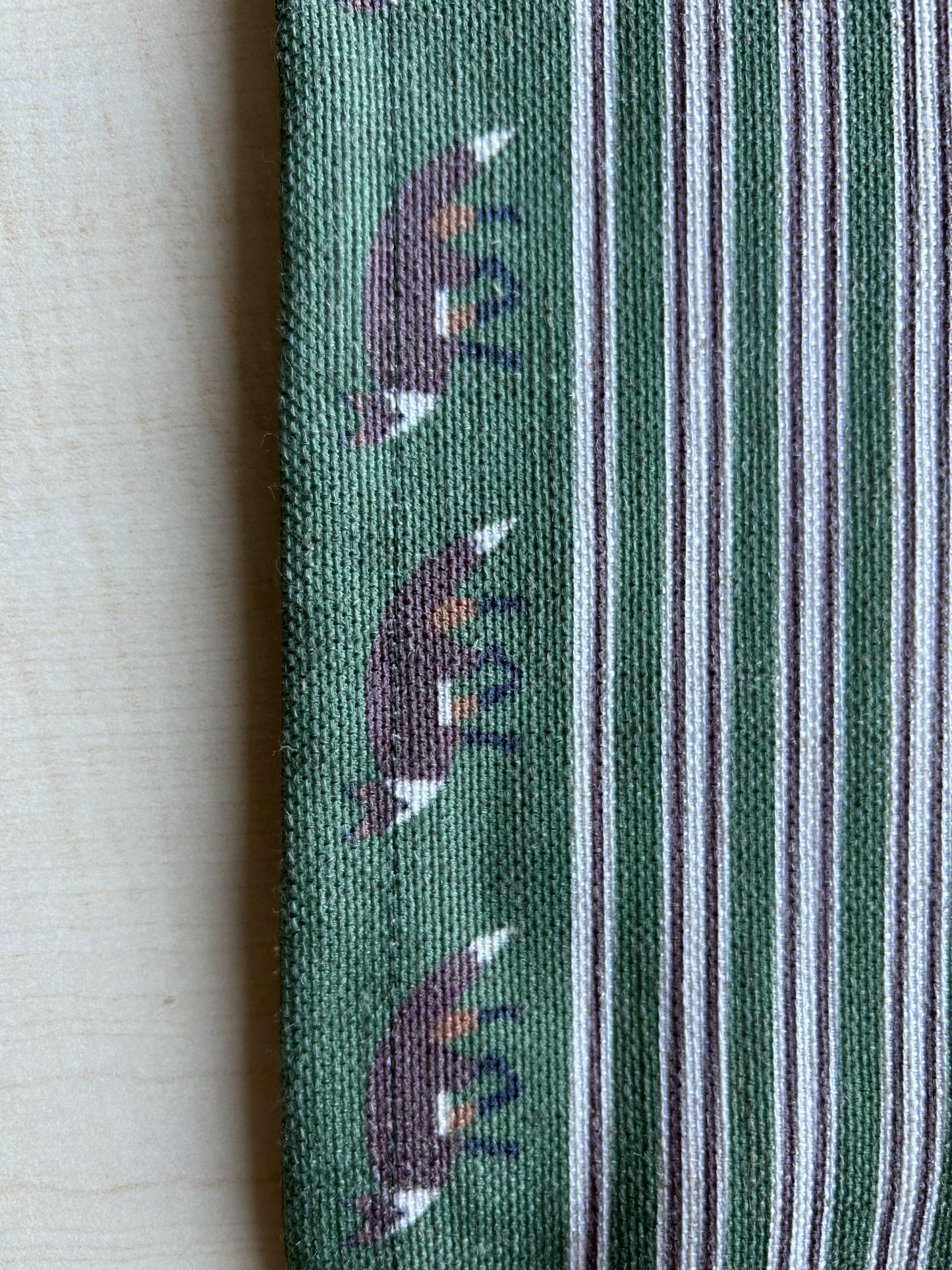 Fox Trot Pattern Linen-Feel Runner, Christmas Decorating