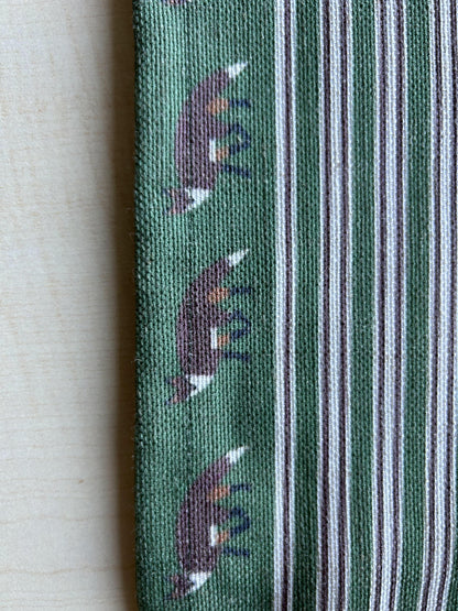 Fox Trot Pattern Linen-Feel Runner, Christmas Decorating