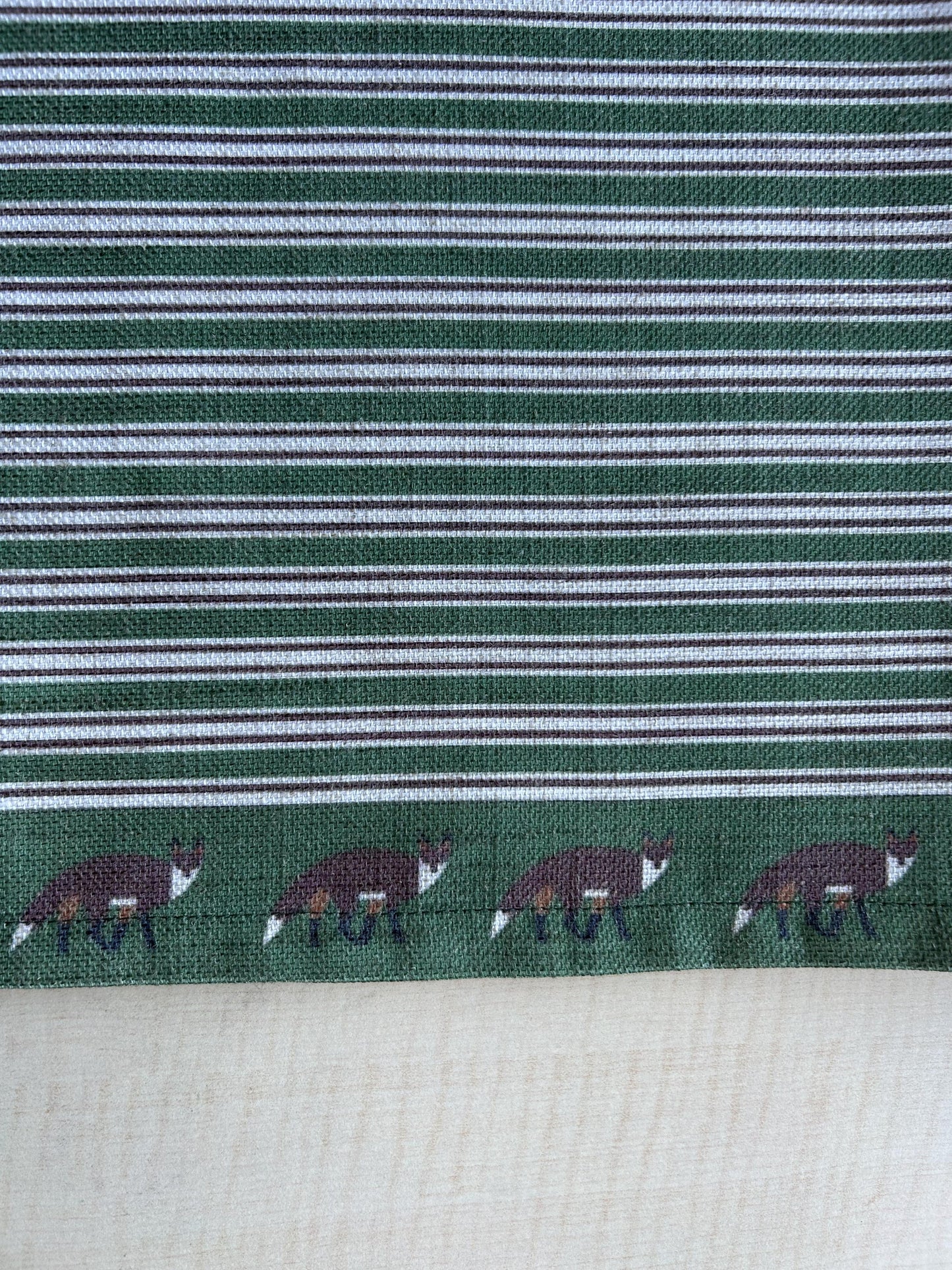 Fox Trot Pattern Linen-Feel Runner, Christmas Decorating