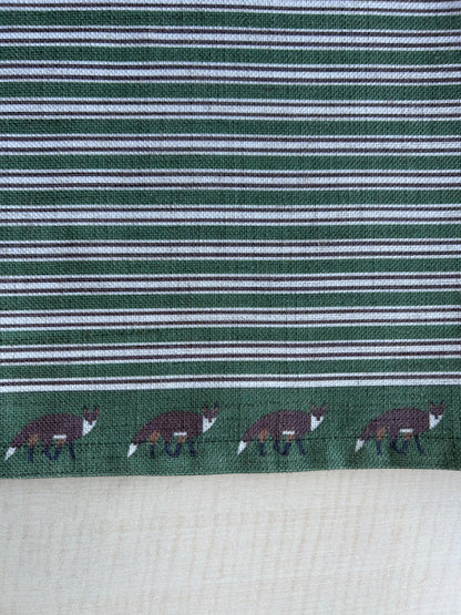 Fox Trot Pattern Linen-Feel Runner, Christmas Decorating