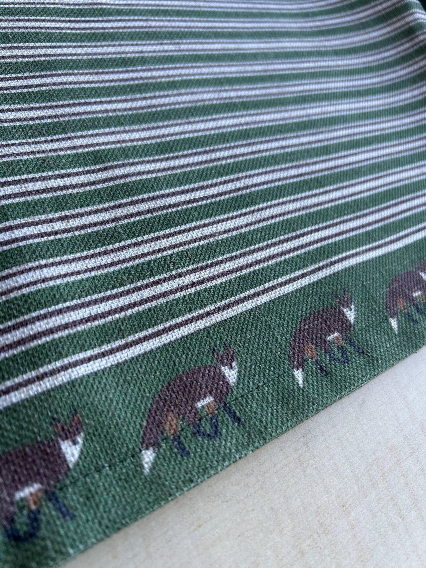 Fox Trot Pattern Linen-Feel Runner, Christmas Decorating