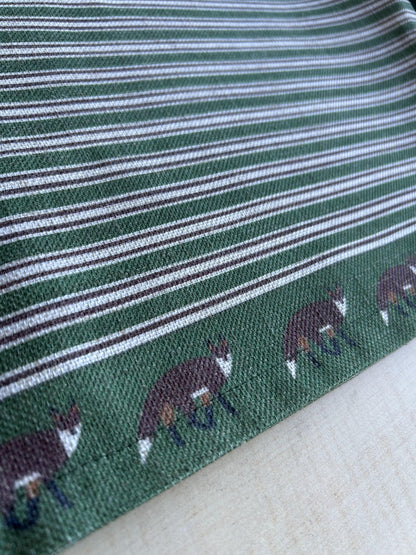 Fox Trot Pattern Linen-Feel Runner, Christmas Decorating