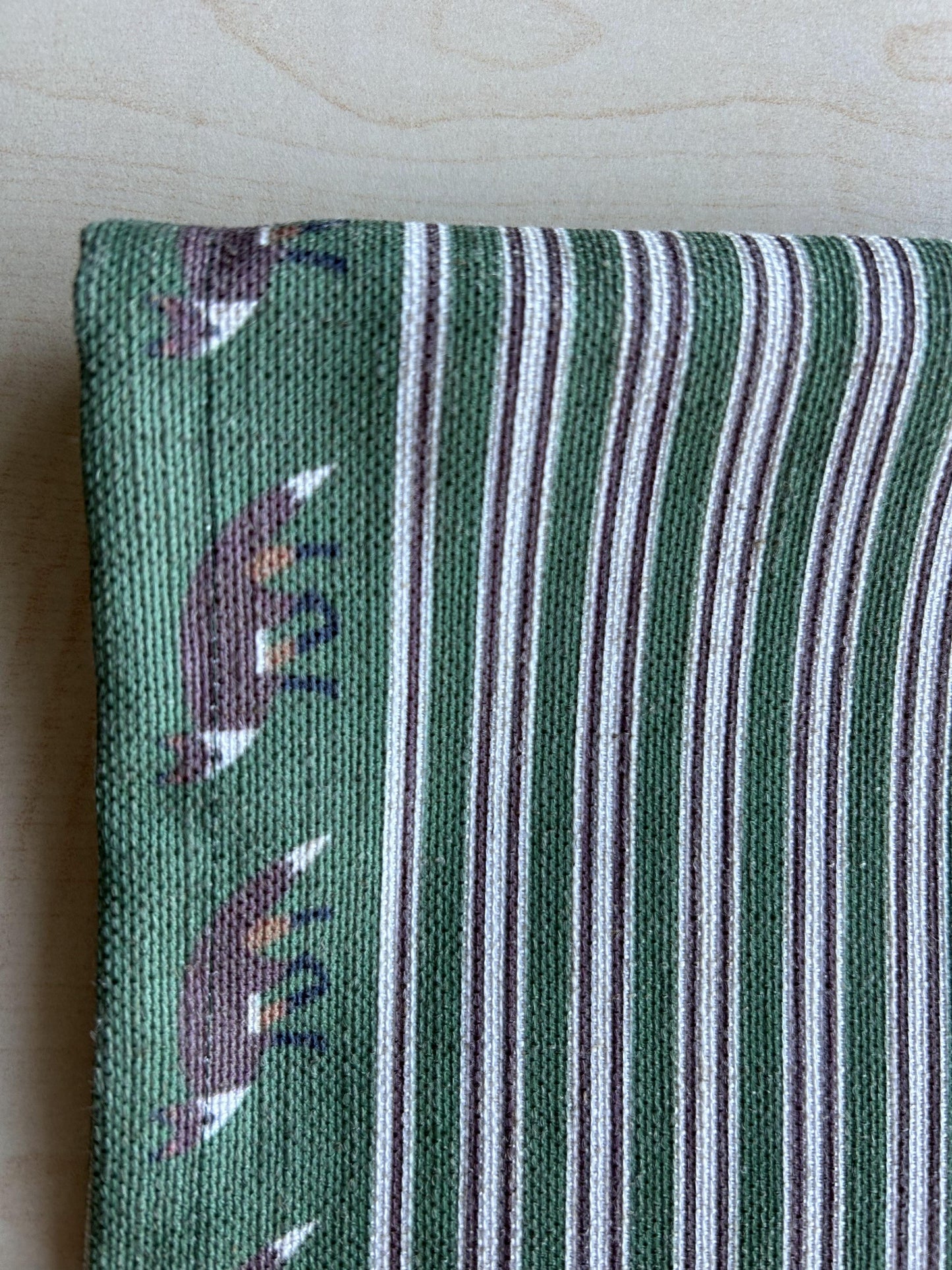 Fox Trot Pattern Linen-Feel Runner, Christmas Decorating