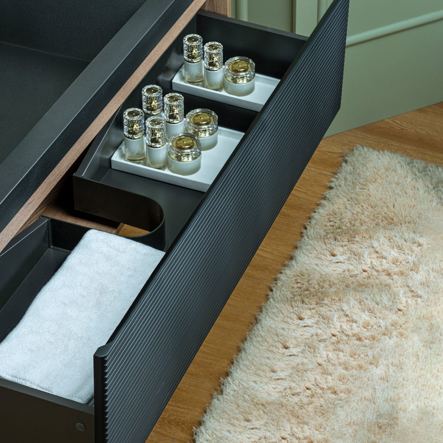 WOODBRIDGE 29-1/2 in. W x 19-5/8 in. D Wall Mounted Floating Multi-layer Engineering Wood Bathroom Vanity with Premium Black Sintered Stone Vanity Top