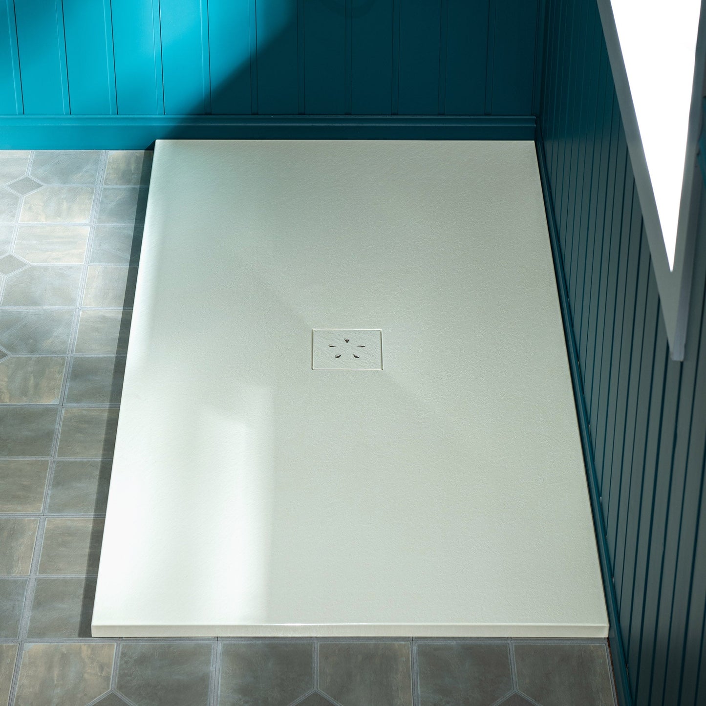 WOODBRIDGE 47.75-in L x 32-in W Zero-Threshold End-Drain Shower Base with Center Drain Placement, Matching Decorative Drain Plate and Tile Flange, Wheel Chair Access, Low Profile