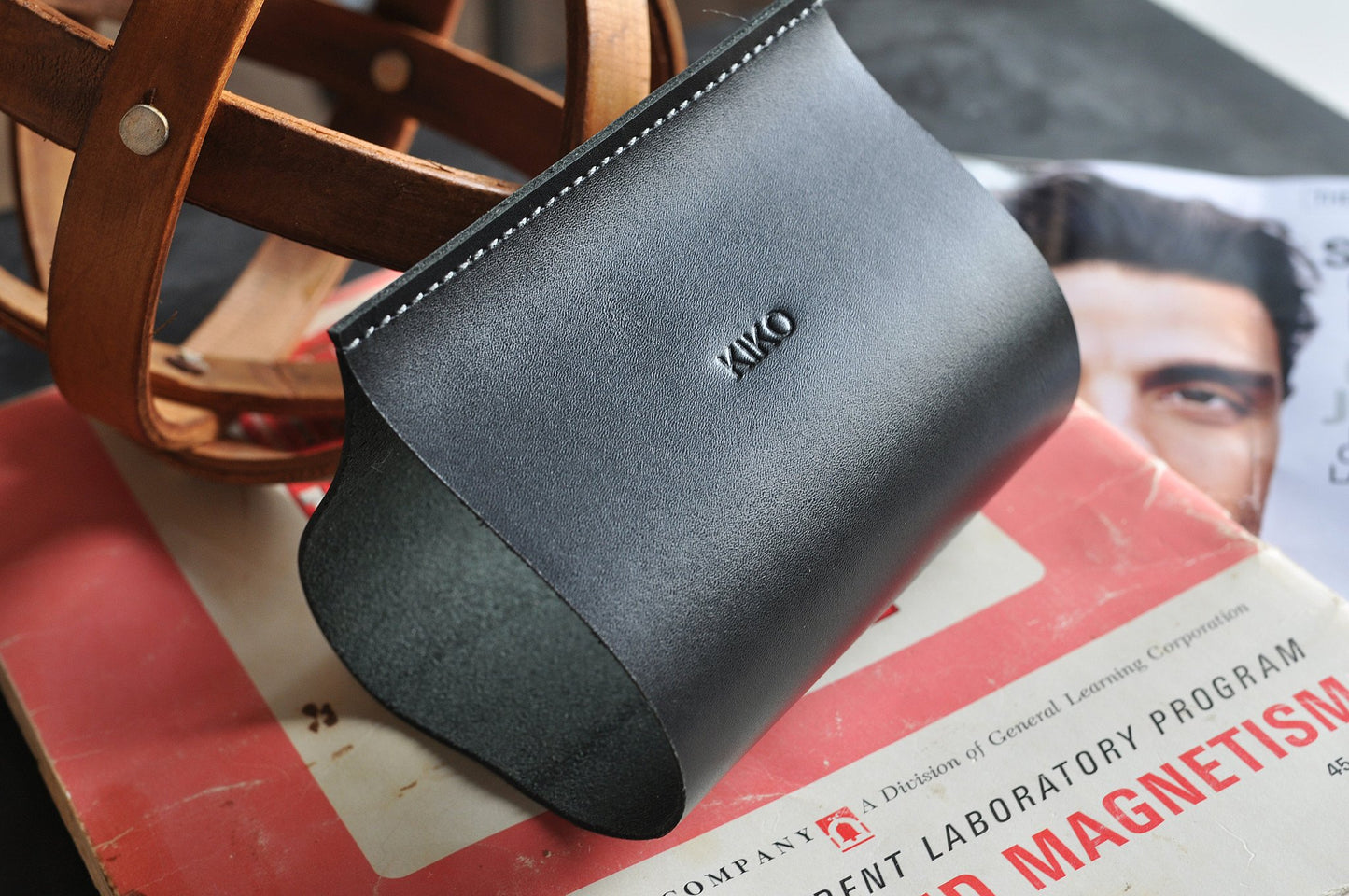 Newspaper/Magazine Holder