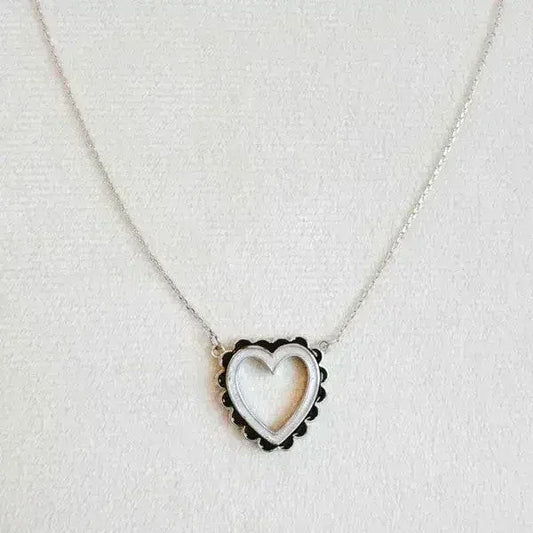 Scallop Edge Heart Necklace - 18k Gold Plated | Femstylo