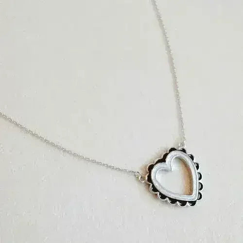 Scallop Edge Heart Necklace - 18k Gold Plated | Femstylo