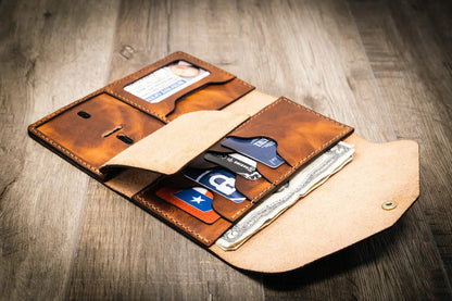 Badge Clutch Wallet - Chestnut