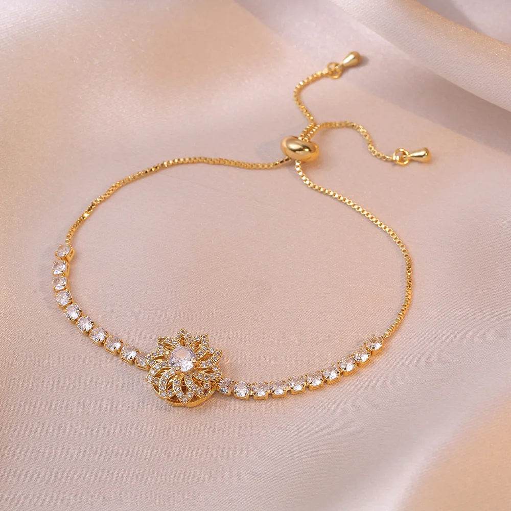 Titanium Steel Rotating Daisy Necklace – Stylish Pendant Jewelry for Women’s Daily and Party Wear