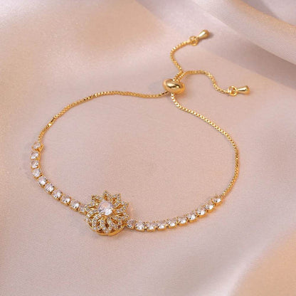 Titanium Steel Rotating Daisy Necklace – Stylish Pendant Jewelry for Women’s Daily and Party Wear