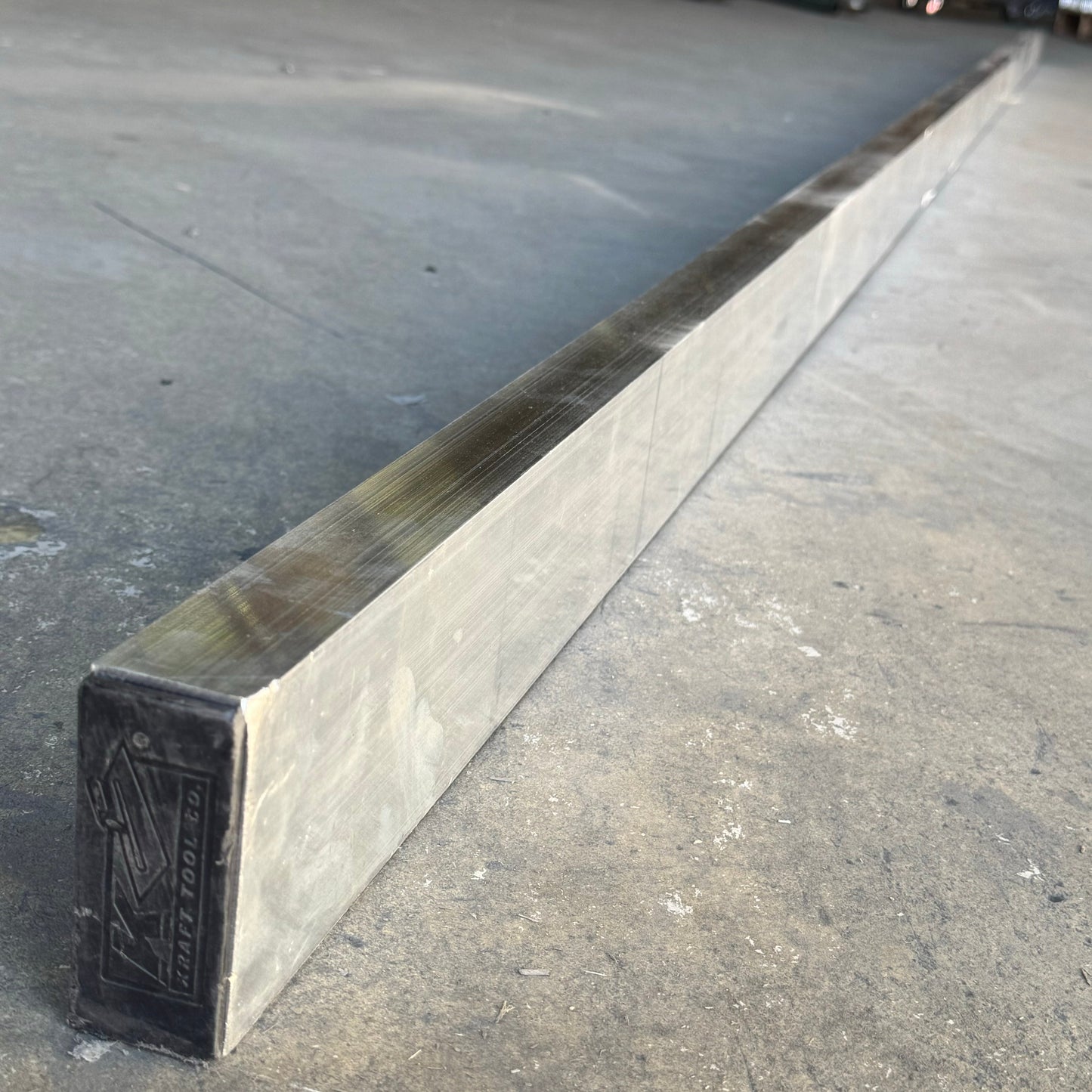 KRAFT TOOL CO. Magnesium Screed 120”x1 1/2”x3 1/2”, Aluminum CC612