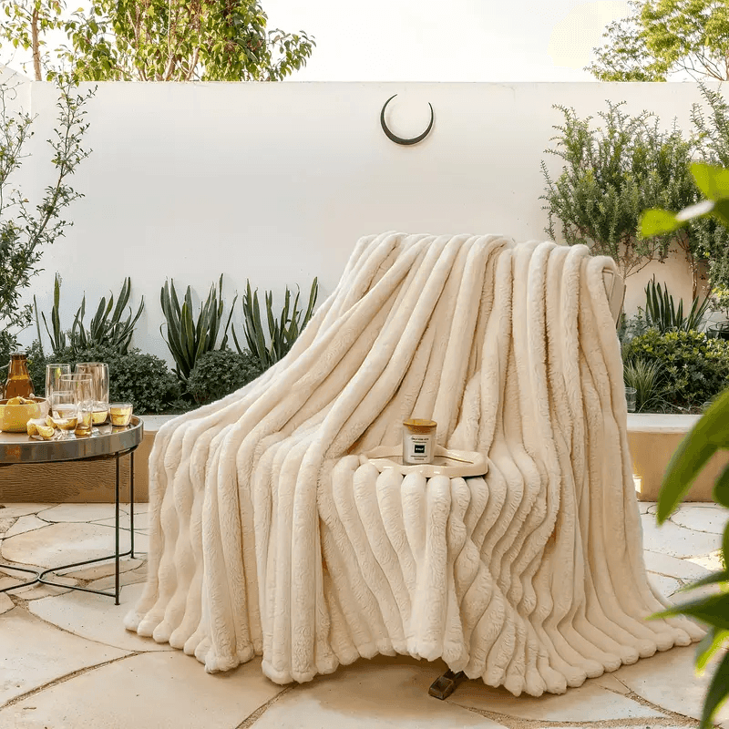 Luxurious All-Season Faux Rabbit Fur Throw Blanket – Ultra-Soft Flannel, Warm & Cozy for Couch, Bed, and Travel