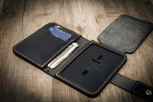 Badge Vertical Wallet - Black