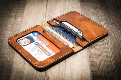 The Georgetown Minimalist Wallet in Chestnut Brown