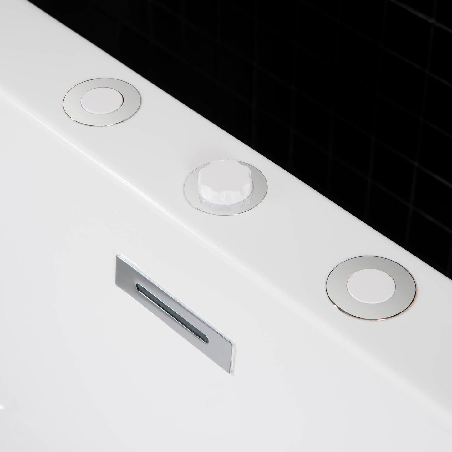 WOODBRIDGE 67" x 32" Whirlpool Water Jetted and Air Bubble Freestanding Bathtub