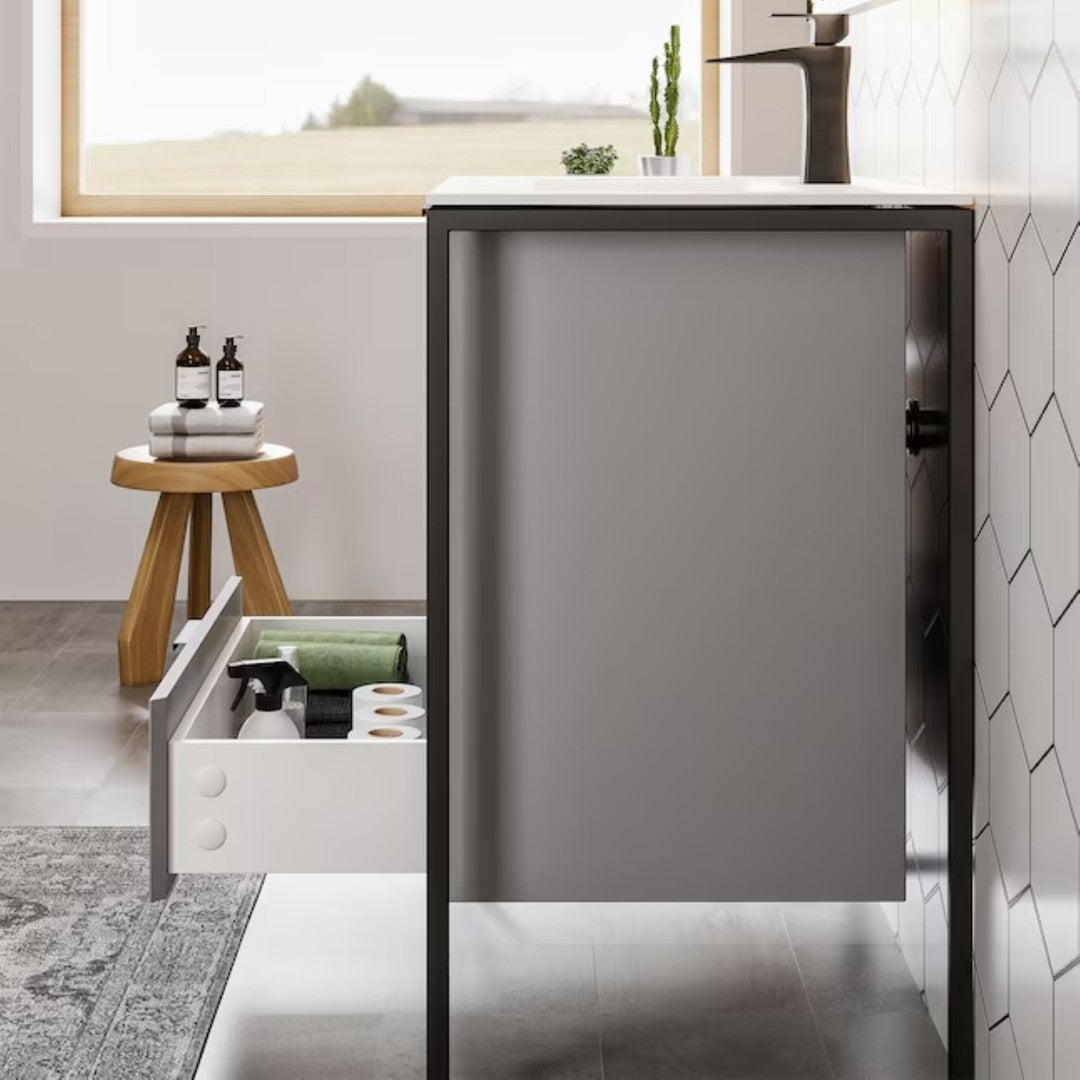 Eviva Moma Bath Vanity with Solid Surface Top and Integrated Sink (24"-32")