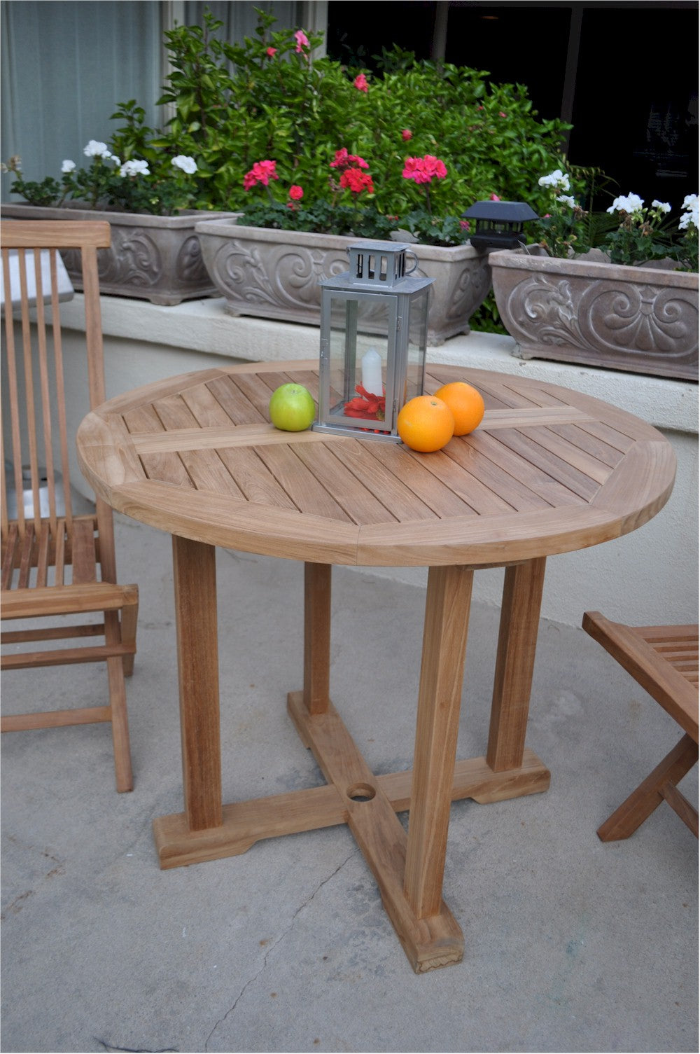 Montage 35" Round Bistro Table