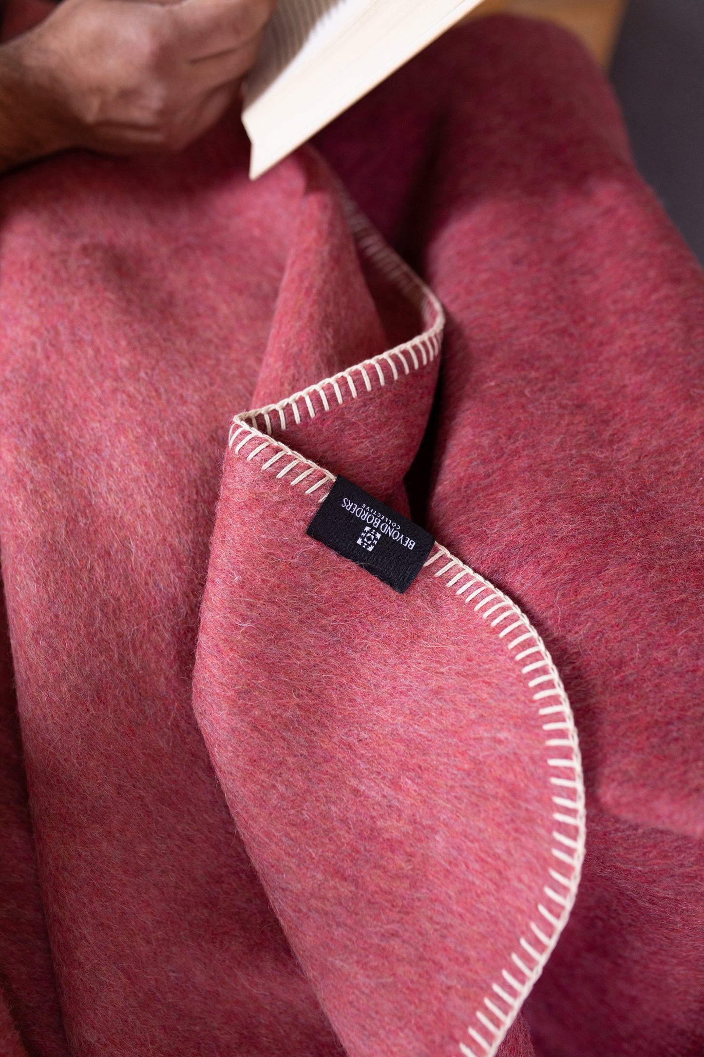 Descanso ALPACA BLEND Throw - Dusty Red | Kitchen + Metal