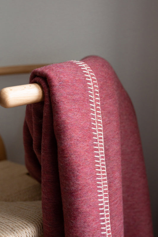 Descanso ALPACA BLEND Throw - Dusty Red | Kitchen + Metal