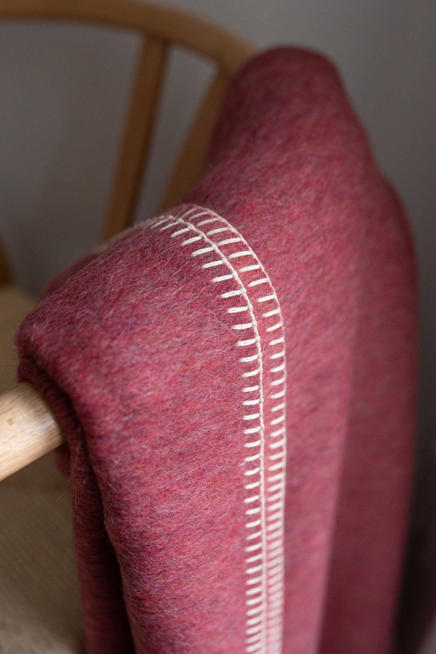 Descanso ALPACA BLEND Throw - Dusty Red | Kitchen + Metal