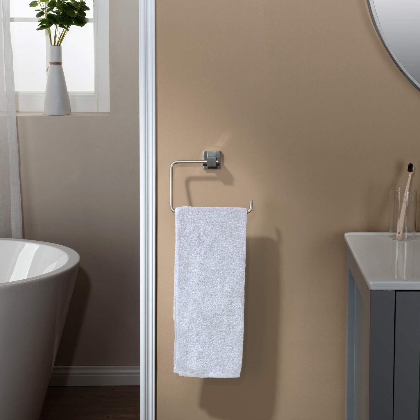 Quadra 4-Piece Bathroom Hardware Set 1