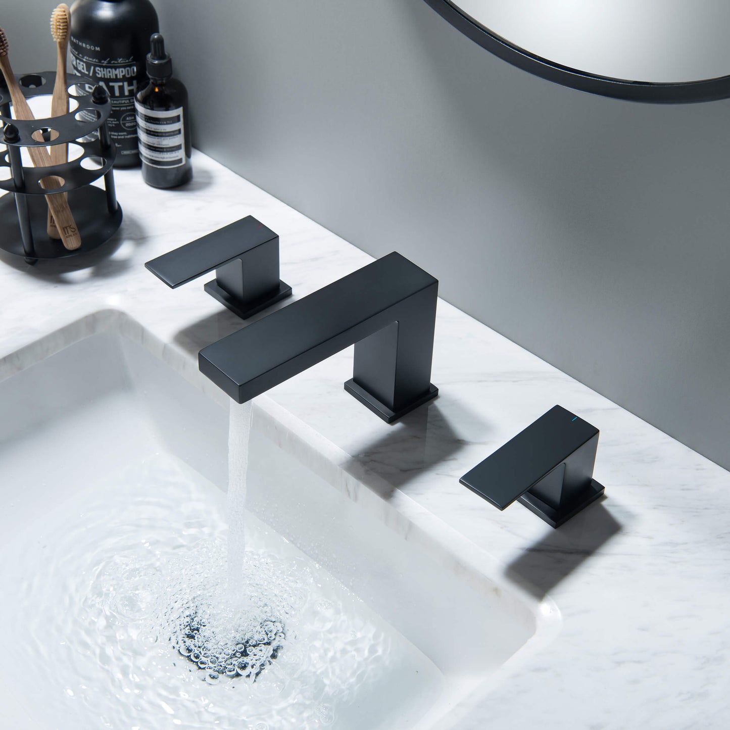 Quadra 8" Widespread Bathroom Sink Faucet with Drain Assembly
