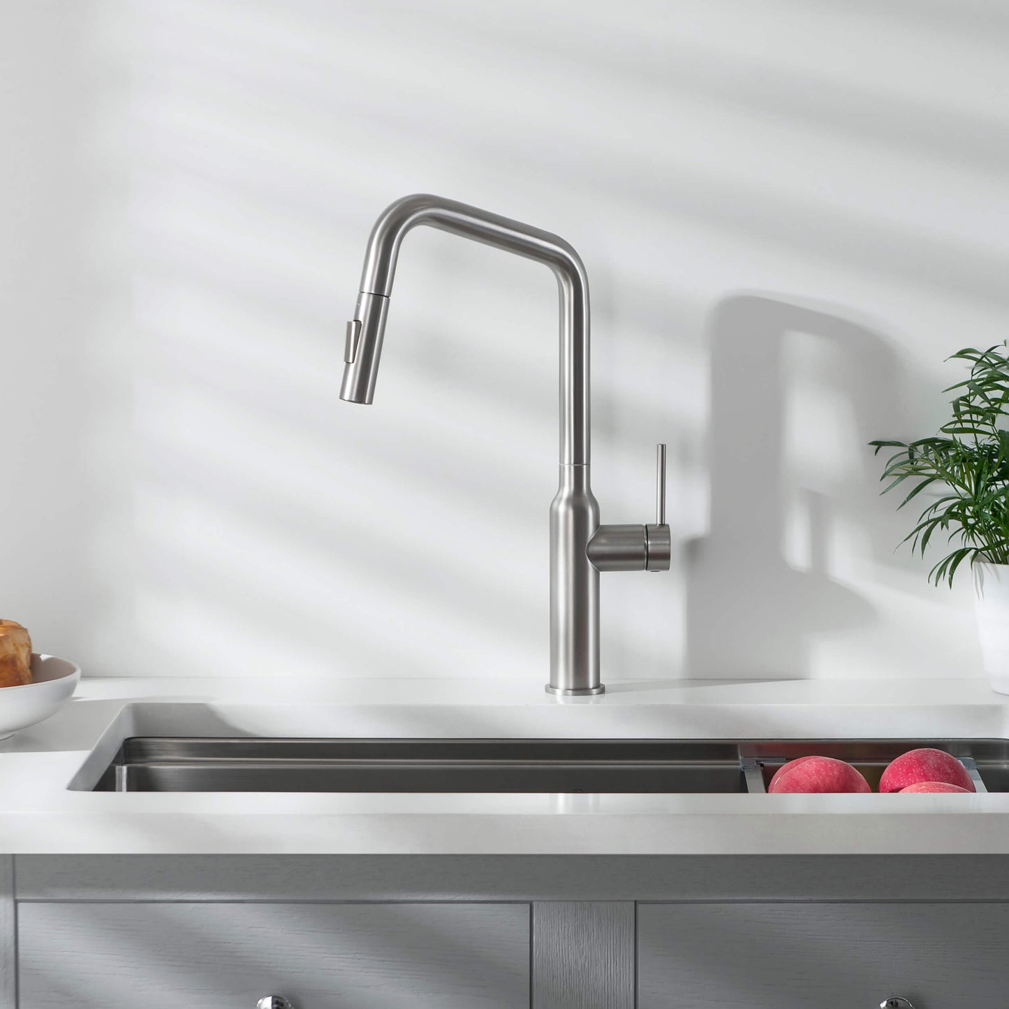 Tampa Single Handle Pull Down Kitchen Sink Faucet